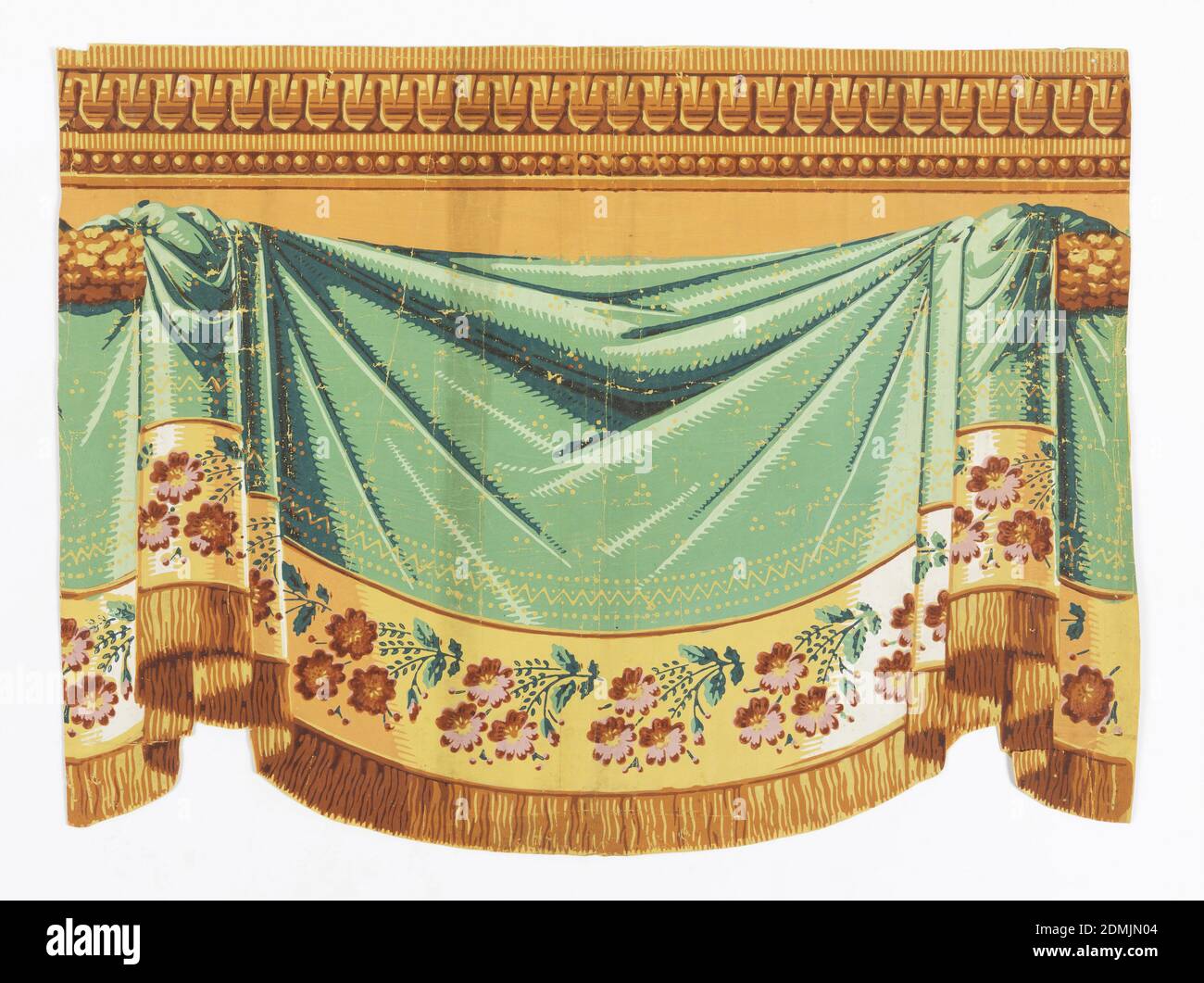 Borde, bloque-impreso en hojas ensambladas, enana verde de las cortinas, con el patrón amarillo. Banda de ramitas florales en la parte inferior, seguido por flecos. Moldeado arquitectónico con el cordón en el borde superior., Francia, ca. 1810, revestimientos de pared, borde Foto de stock