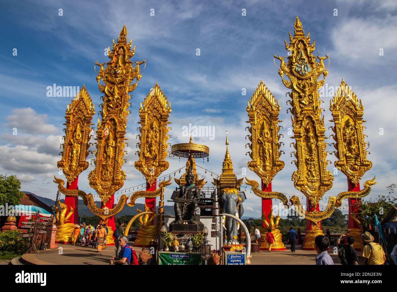 Provincia de Chiang Rai Tailandia Sudeste de Asia, Buda de Oro por el triángulo de oro Foto de stock
