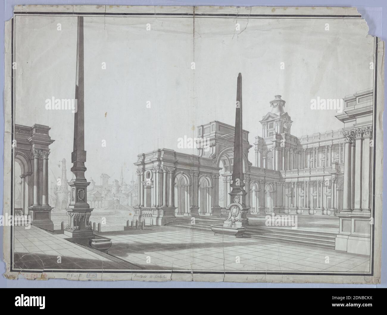 Diseño escénico: Un Palacio Real en el Mar, Giuseppe Galli Bibiena, Italiano, 1696–1756, pluma y tinta, pincel y acuarela gris, grafito sobre papel, Diseño escénico de formato horizontal. A la derecha hay una esquina de la parte central. Un camino pavimentado lo lleva desde las escaleras que bajan hasta el agua. A ambos lados está, en el centro, un obelisco con una fuente en el medio de las escaleras que conducen a una corte, que está bordeada por dos lados por el palacio y en el tercero por una arcada. Más allá del agua hay una ciudad con un faro. En el cabo, dos barcos. Marco oscuro y banda., Italia, mediados del siglo 18 Foto de stock