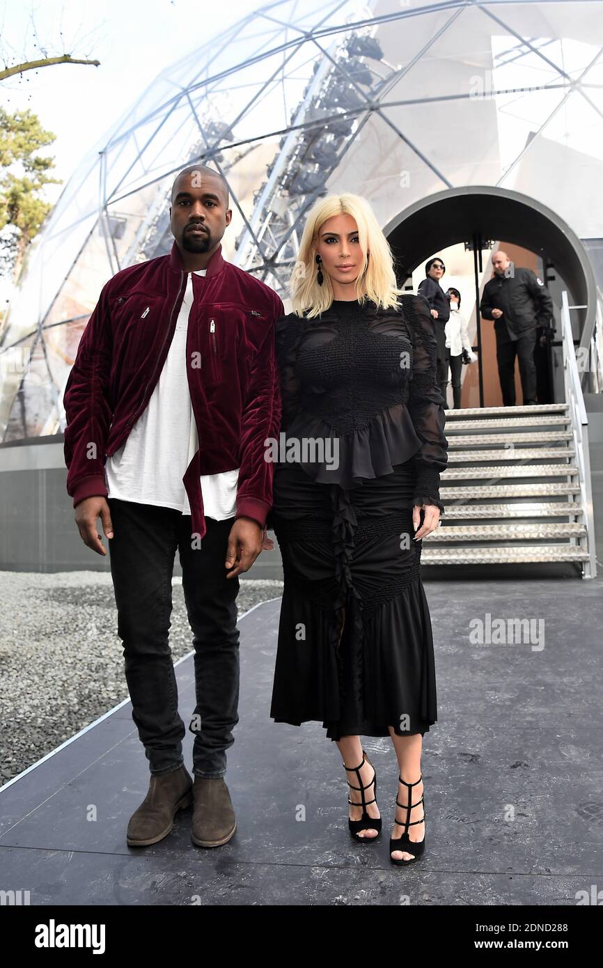 Kanye West and Kim Kardashian arrive to Louis Vuitton Fall/Winter 2015-2016  Ready-To-Wear collection show held at the Fondation Louis Vuitton in Paris,  France, on March 11, 2015. Photo by Nicolas Briquet/ABACAPRESS.COM  Fotografía