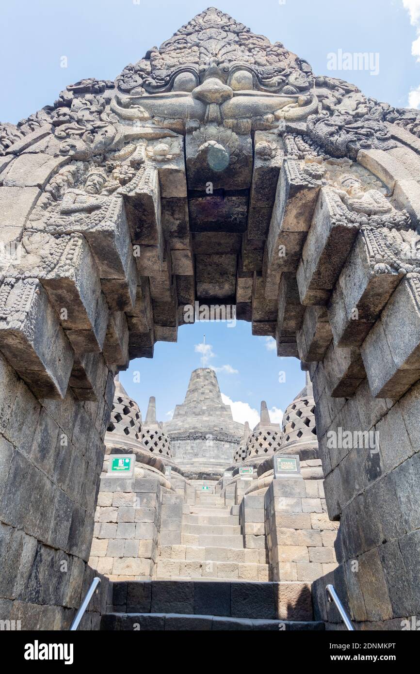 El antiguo templo budista en Borobudur, Indonesia Foto de stock