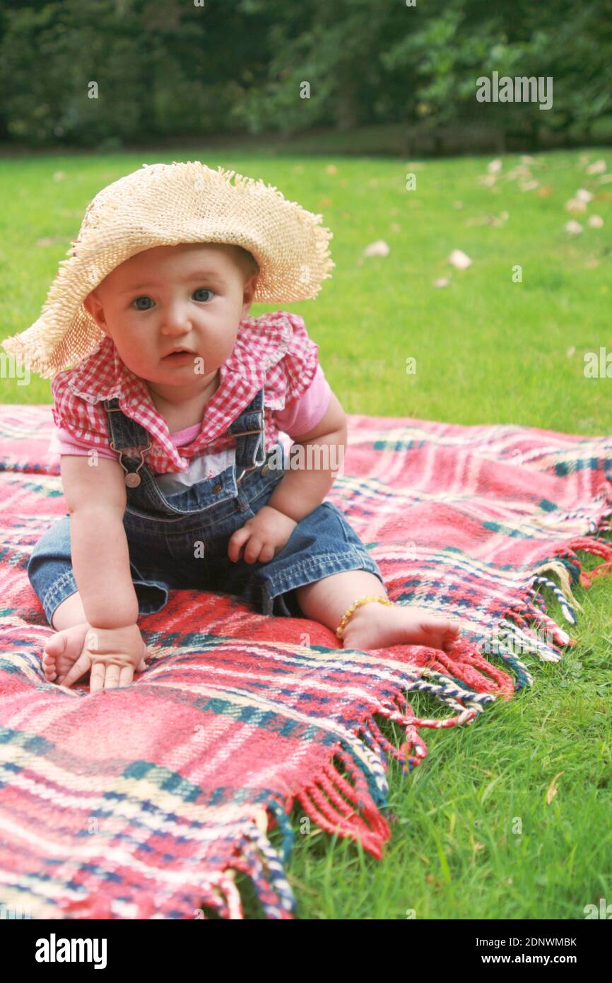 Vaquera bebe fotografías e imágenes de alta resolución - Alamy Vaquera bebe fotografías e imágenes de alta resolución - Alamy
