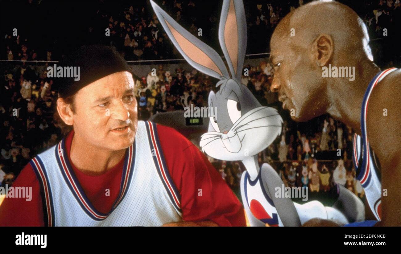 SPACE JAM 1996 Warner Bros película con de izquierda: Bill Murray, Bugs  Bunny, Michael Jordan Fotografía de stock - Alamy