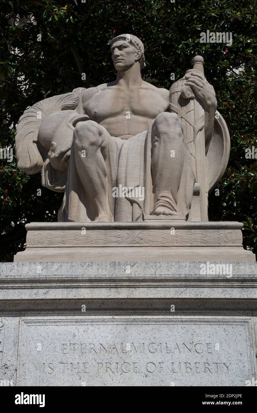 Estatua de la tutela, Archivos nacionales, Washington DC, EE.UU. Escultor James Earle Fraser. La vigilancia eterna es el precio de la libertad. Foto de stock