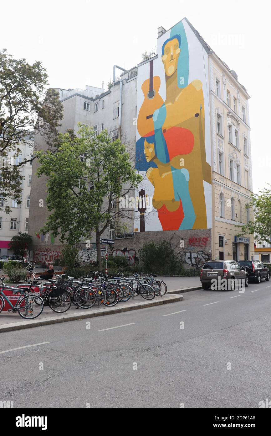 Obras de arte en un edificio del centro de Viena, Austria Foto de stock
