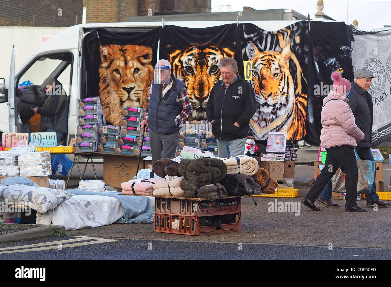 Sheerness, Kent, Reino Unido. 19 de diciembre de 2020. Swale es uno de los hotspots de coronavirus / covid del Reino Unido. En la foto mercado Sheerness y calle alta. Crédito: James Bell/Alamy Live News Foto de stock