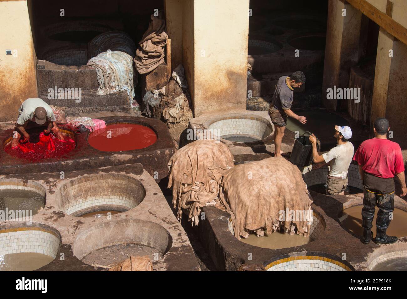 Curtiduría en Fez, Marruecos Foto de stock