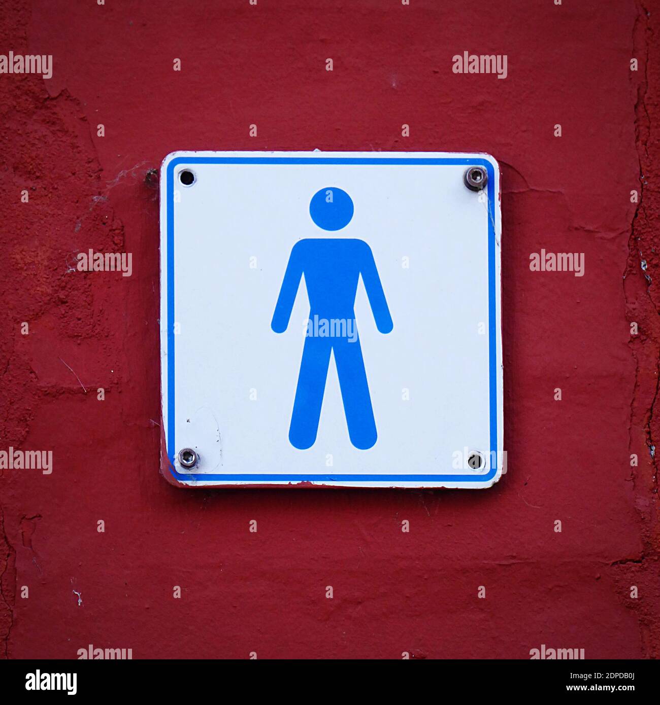 Hombre Toiletsign en Old Wall Foto de stock