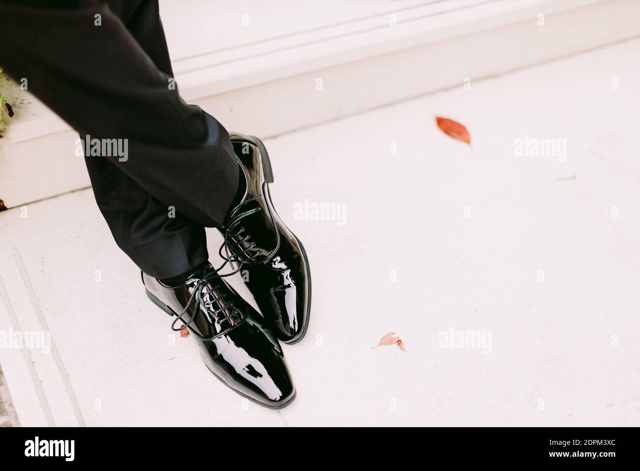 Pantalones De Charol Negro Fotos e Imágenes de stock - Alamy