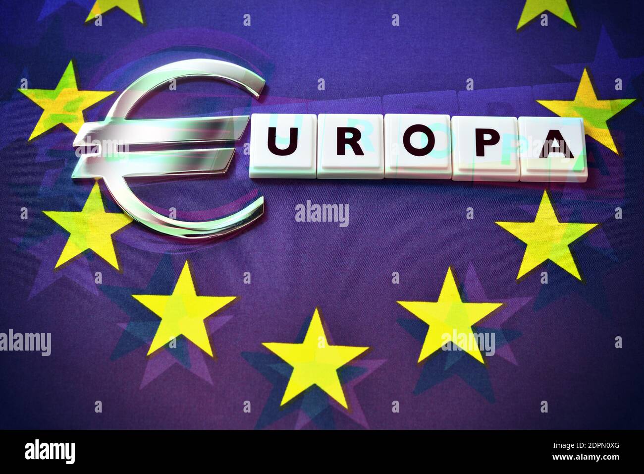 Signo del euro en la bandera de la UE Foto de stock