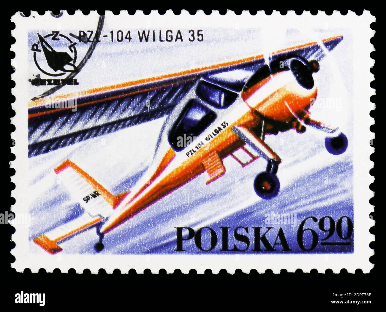 MOSCÚ, RUSIA - 6 DE OCTUBRE de 2018: Un sello impreso en Polonia muestra PZL-104 Wilga 35, Polish Sport planes serie, alrededor de 1978 Foto de stock