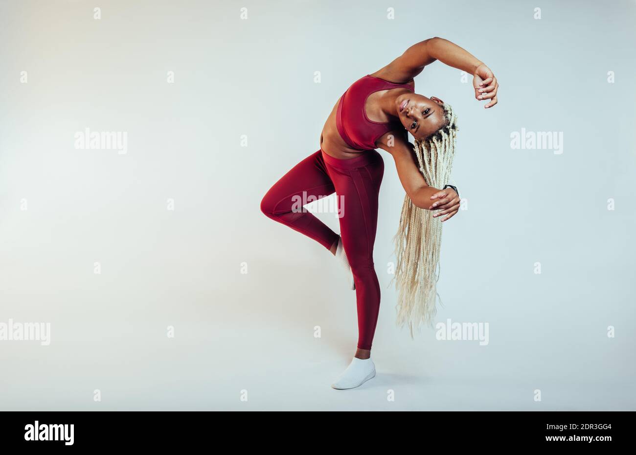 Mujer cabello negro atleta fotografías e imágenes de alta resolución -  Página 5 - Alamy