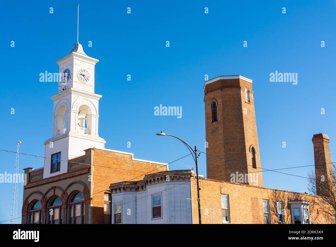 Edificios antiguos en la pequeña ciudad del medio oeste. Paxton, Illinois, EE.UU Foto de stock