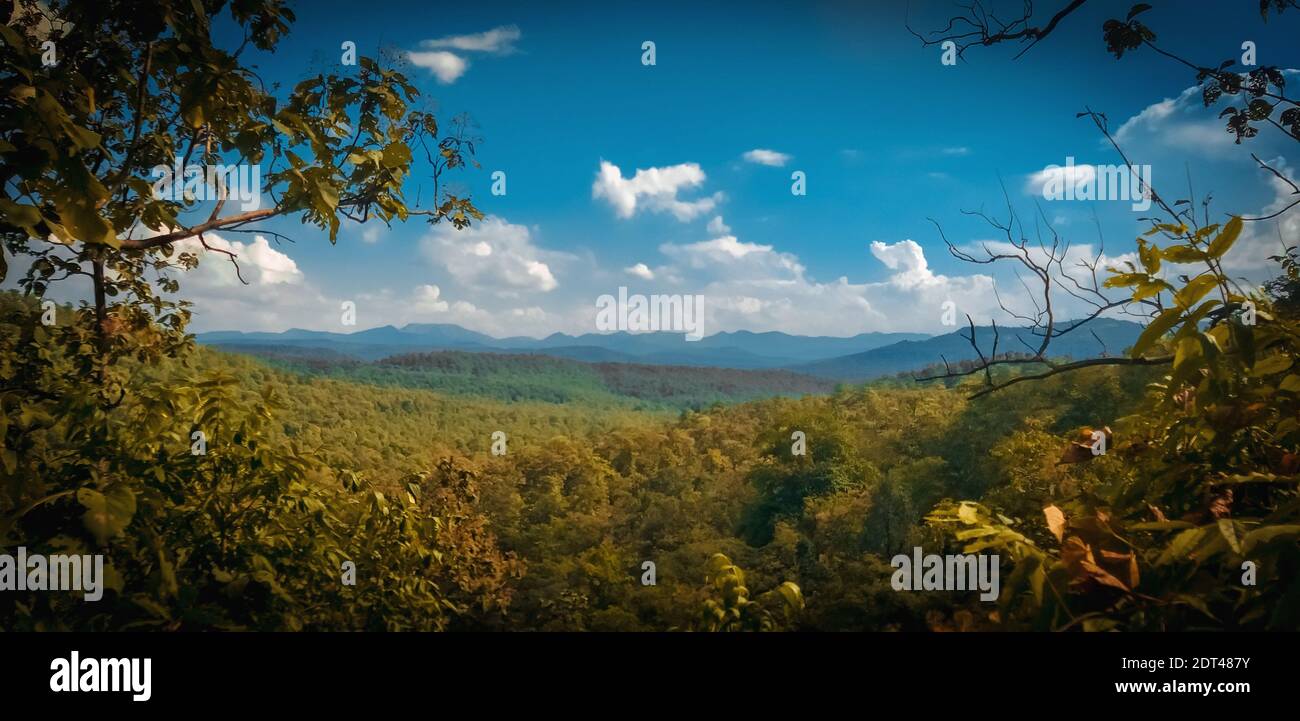 Vista panorámica del paisaje contra Sky Foto de stock