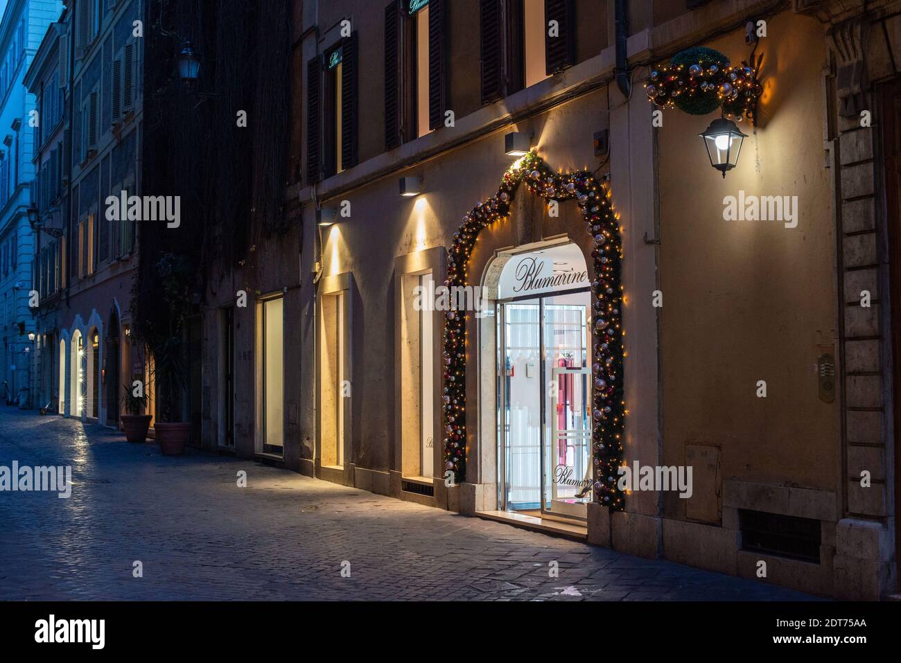 Roma, Italia: Días de compras de Navidad, vía Borgognona. © Andrea Sabbadini Foto de stock