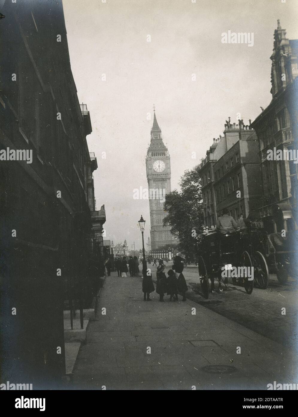 Fotografía antigua c1900, Big Ben (Elizabeth Tower) de Great George Street en Londres, Inglaterra. FUENTE: FOTOGRAFÍA ORIGINAL Foto de stock