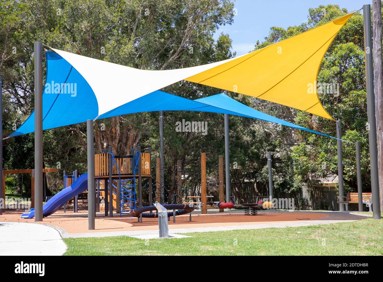 completar De tormenta cemento Parque infantil australiano en Sydney con tela de sombra para proteger de  los rayos solares Fotografía de stock - Alamy