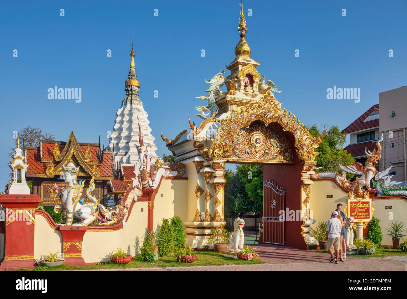 Tailandia, la ciudad de Chiang Mai, pequeño templo junto a Wat Chedi Luang Foto de stock