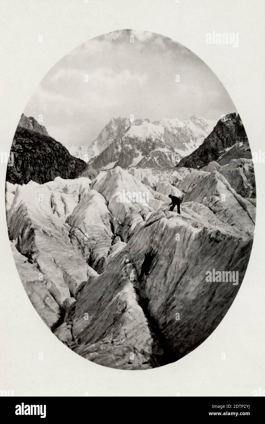 Fotografía del siglo XIX vintage - escalada en el hielo, Mont Blanc, Alpes franceses. Foto c.1870. Foto de stock
