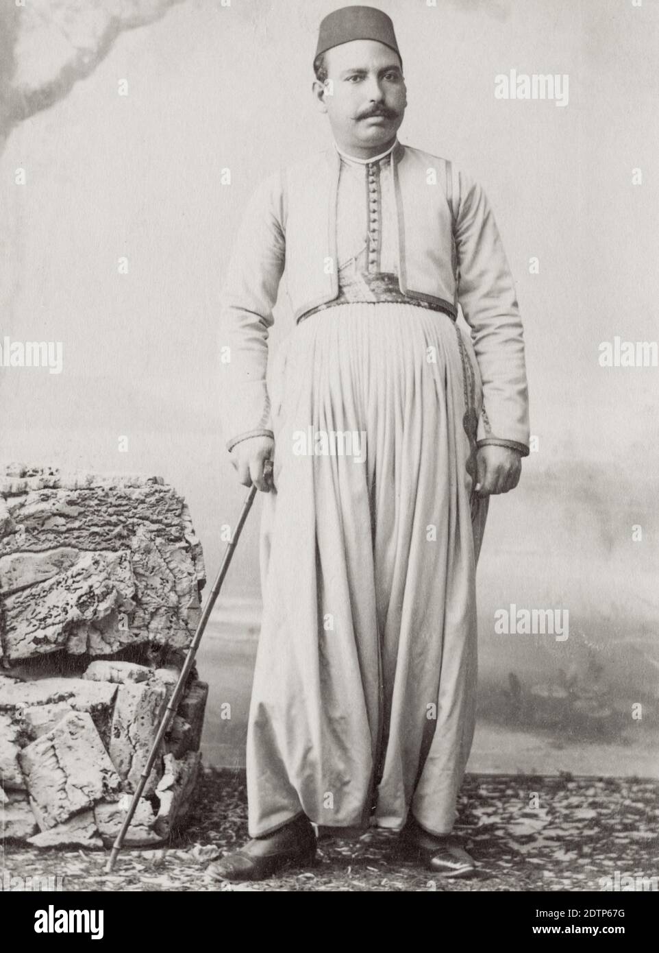 Fotografía del siglo XIX Turco Dragoman, c.1890's. Una dragona era intérprete, traductora y