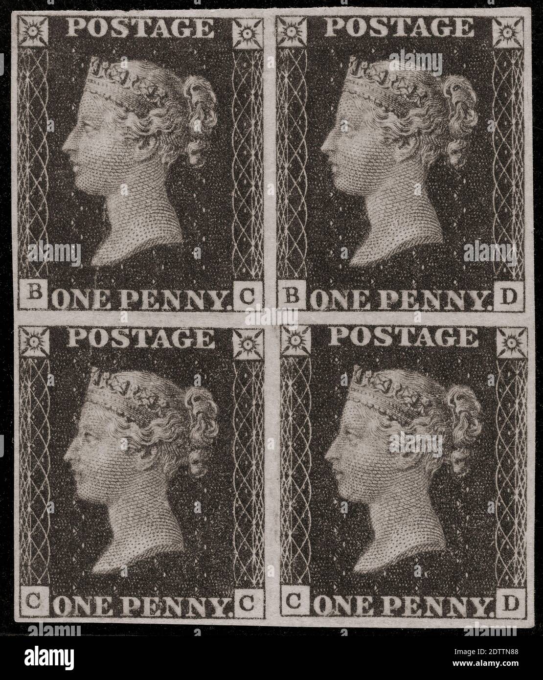 Un bloque de cuatro sellos de franqueo Penny Black. El Penny Black fue el primer sello de correo adhesivo del mundo. El sello, con un retrato de la Reina Victoria, fue publicado el 1 de mayo de 1840. Foto de stock