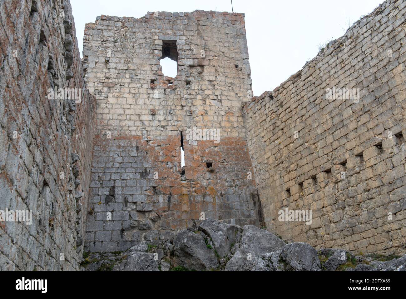 Cathar castillo de Montsegur en Ariege, Occitanie en el sur de Francia. Foto de stock