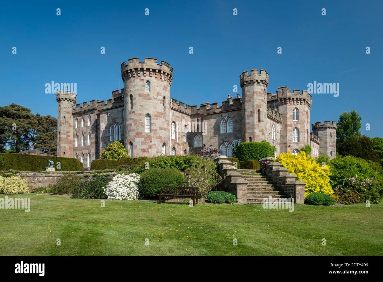 Cholmondeley Castle, Cholmondeley, Cheshire, Inglaterra, Reino Unido Foto de stock