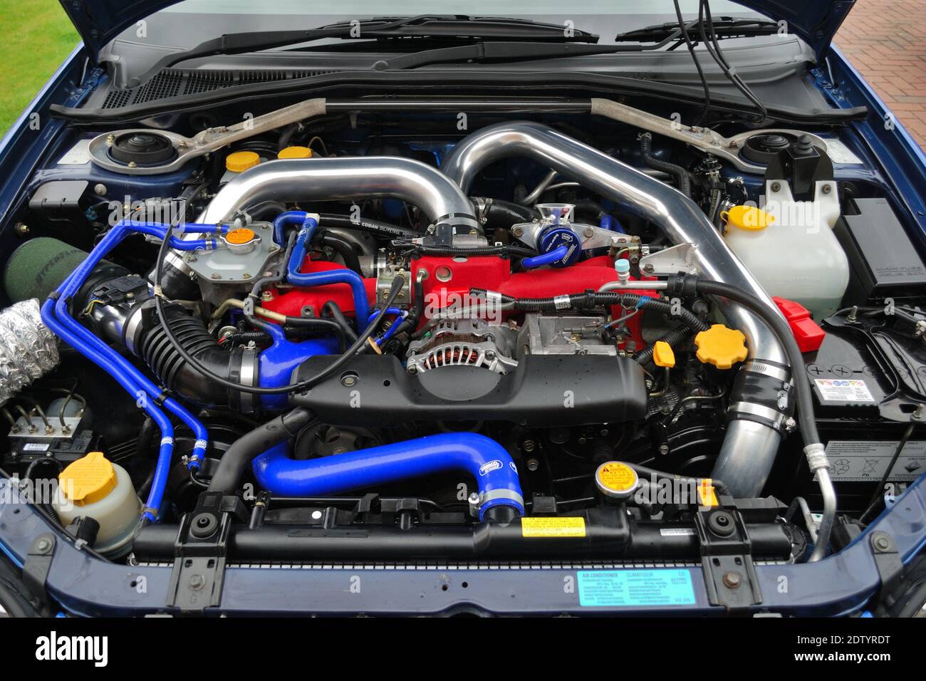 Subaru impreza engine fotografías e imágenes de alta resolución - Alamy