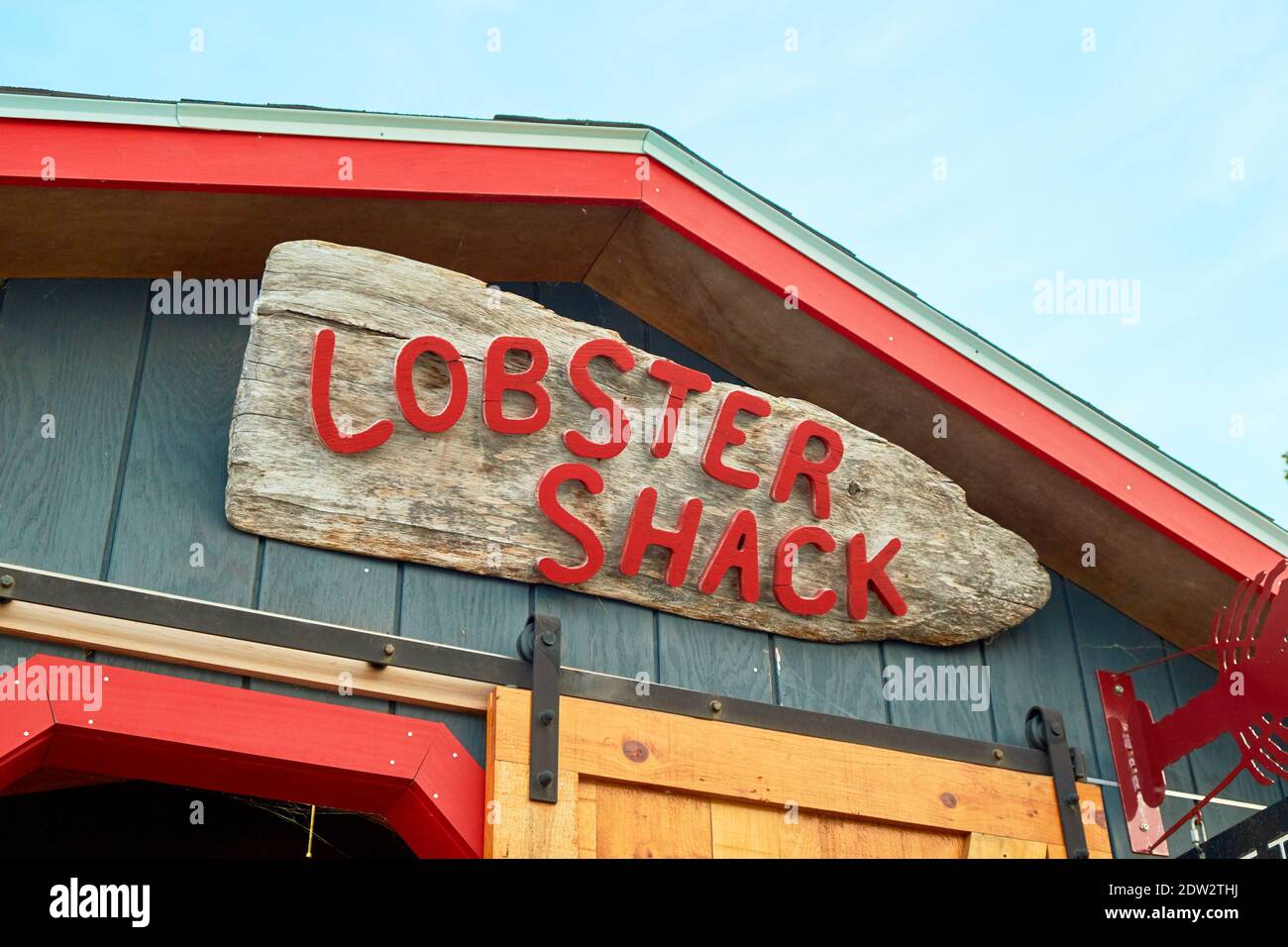 Un signo de madera tallada a mano, hecha a mano, sin terminar para una choza de langosta. En Perry's en Surry, Maine. Foto de stock