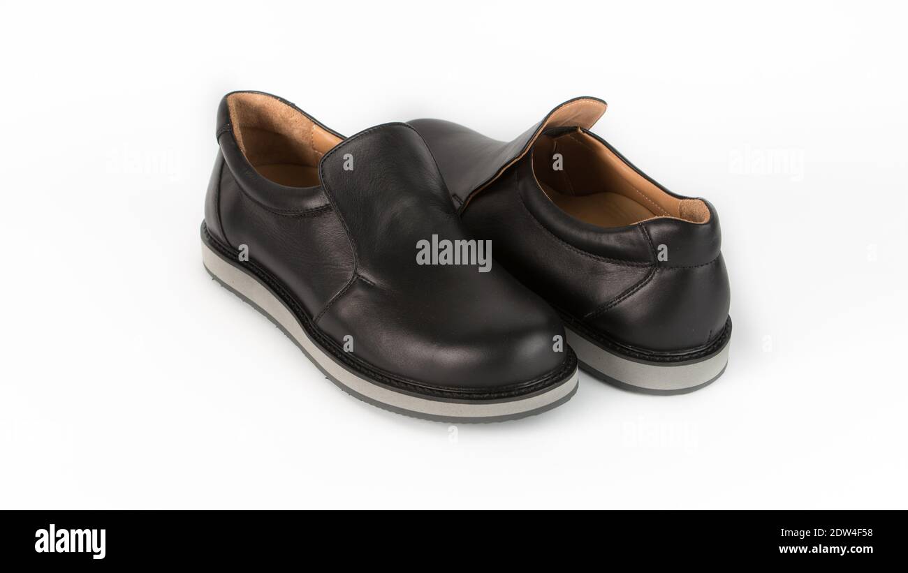 zapatos ortopédicos negros para niños sobre fondo blanco Fotografía de  stock - Alamy