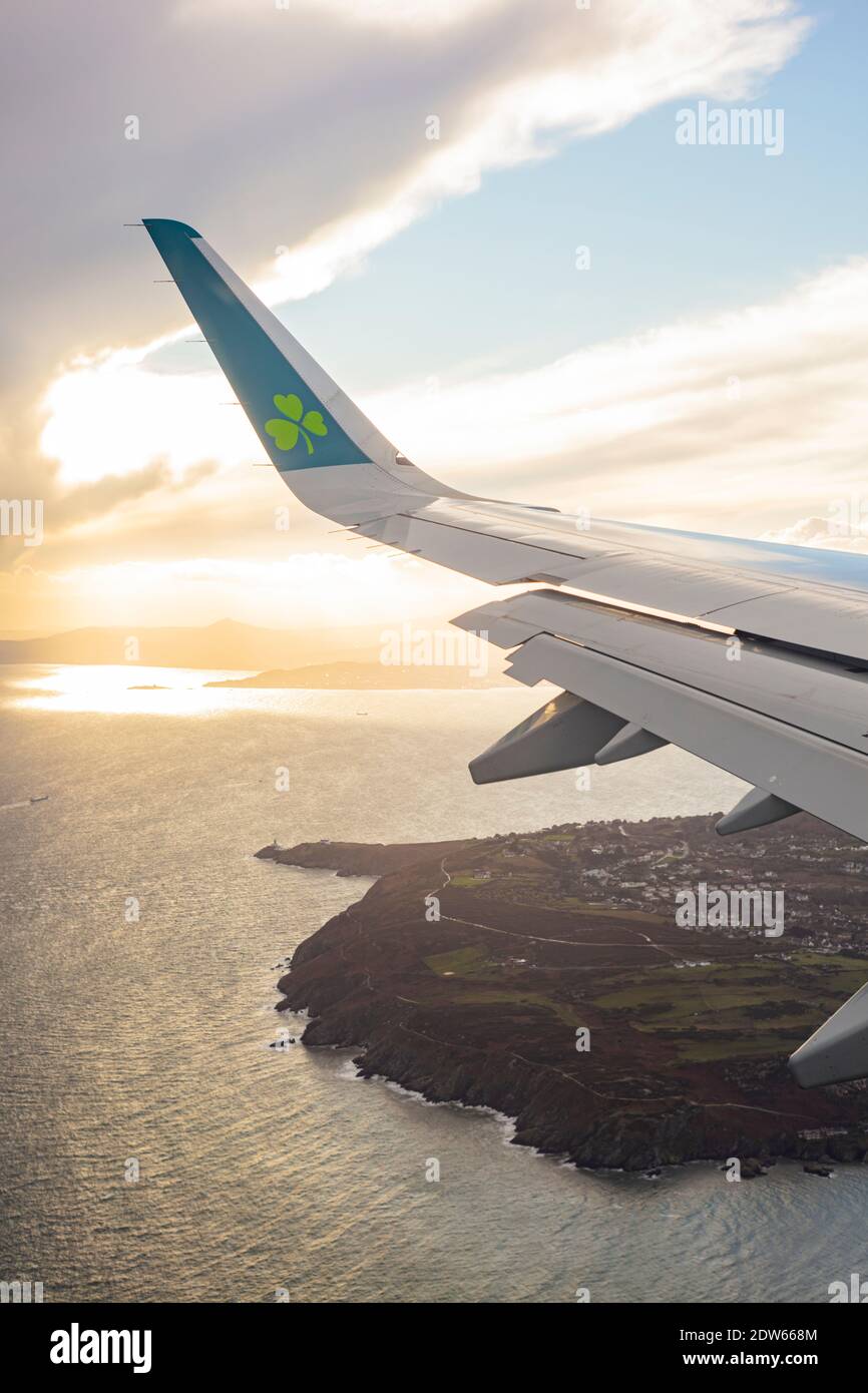 Un vuelo de Aer Lingus que llega a Dublín, Irlanda Foto de stock