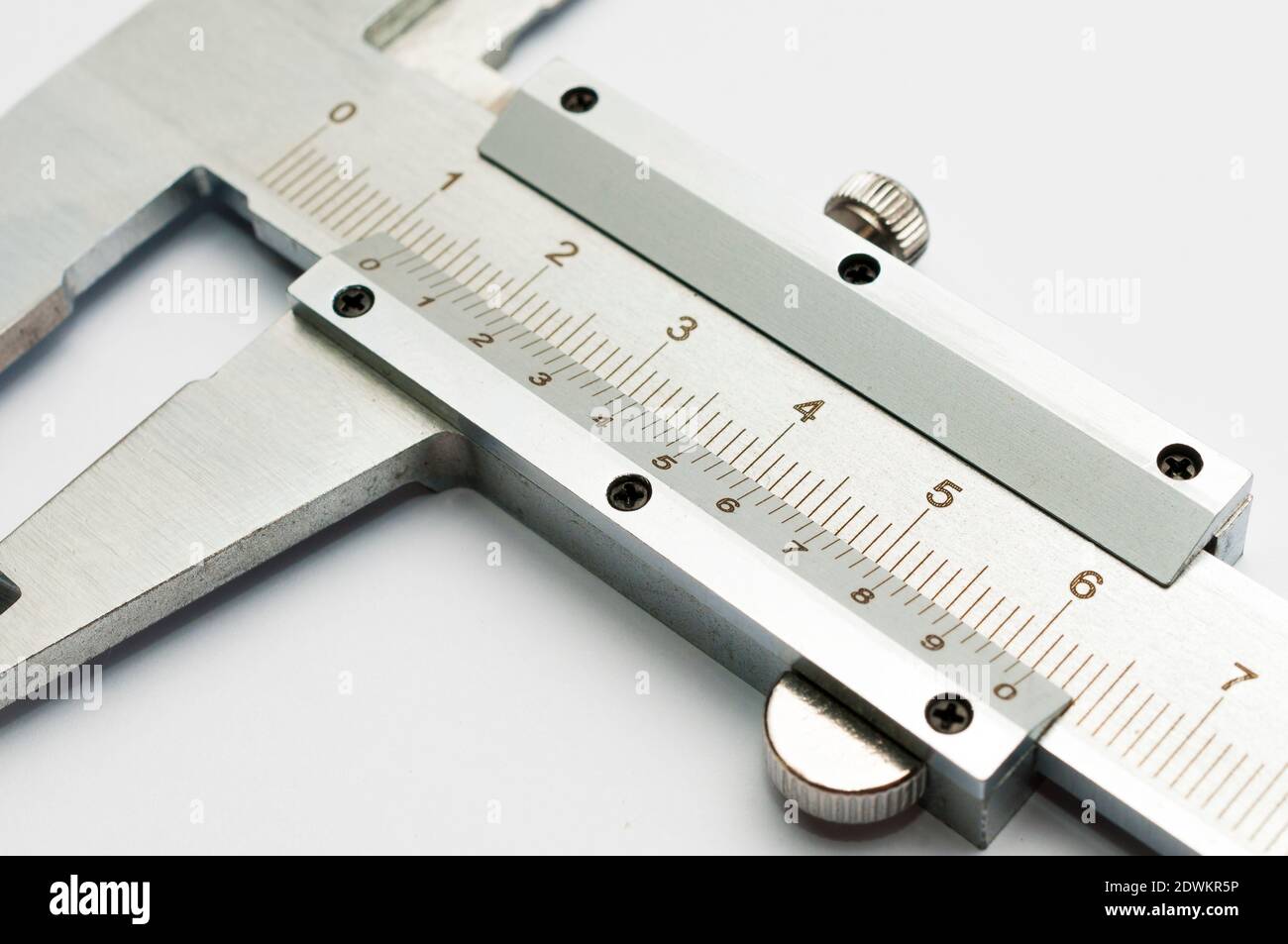 Detalle de la escala Vernier en un 0,02 mm (o 1/50) nonio Fotografía de  stock - Alamy