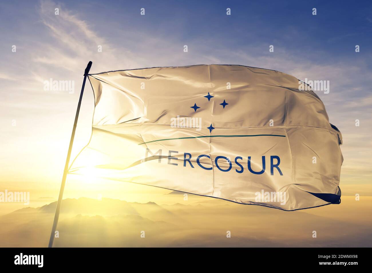 MERCOSUR mercado Comun del Sur bandera ondeando en la cima Foto de stock