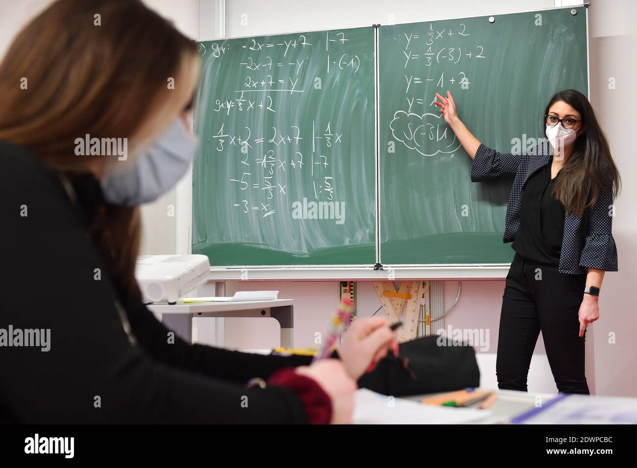 la maestra se encuentra con el mundo