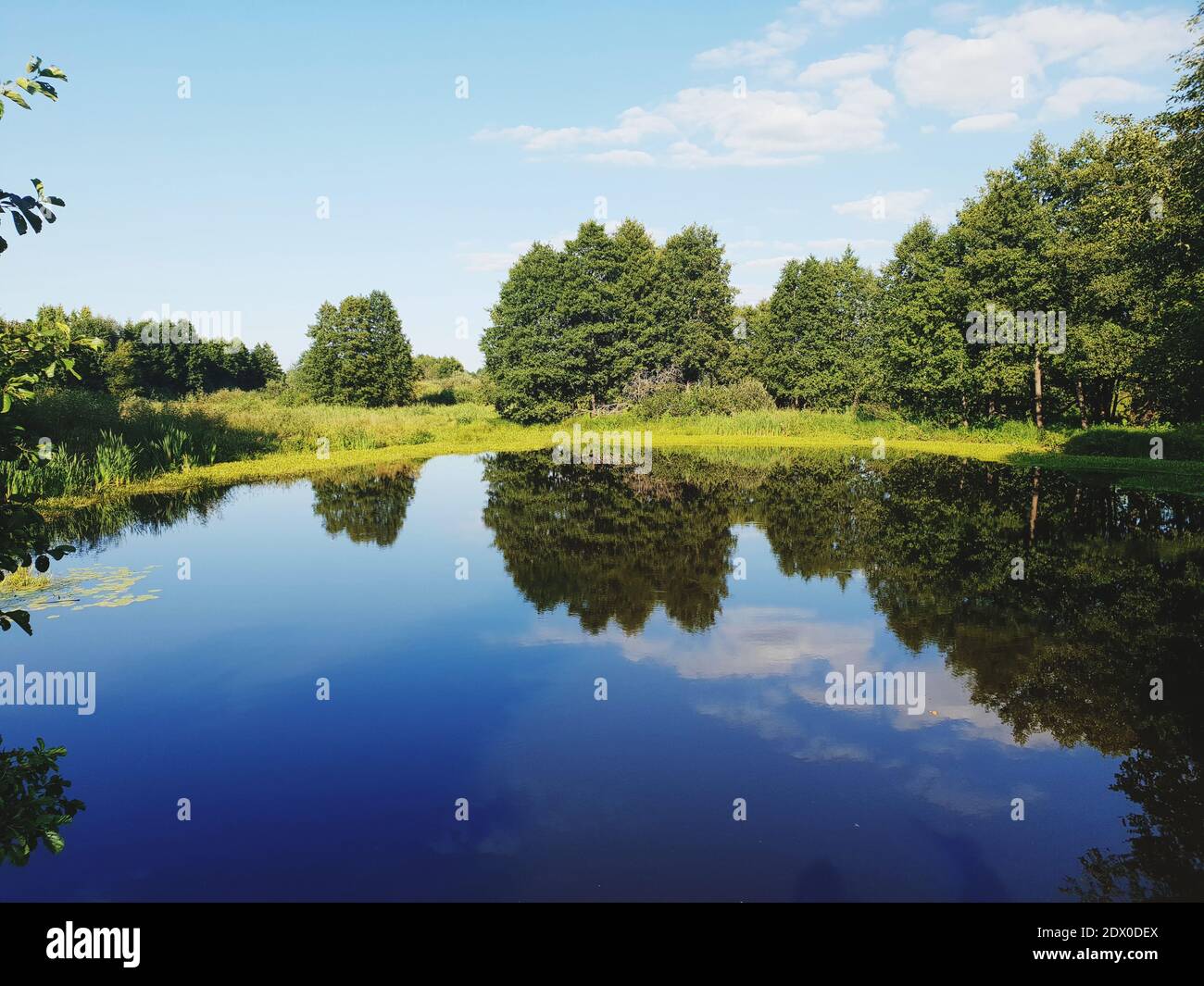 Vista panorámica del lago contra el cielo Foto de stock