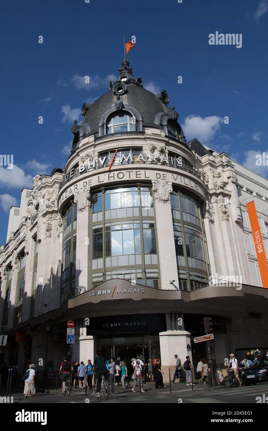 Bhv Marais Fotos E Imagenes De Stock Alamy Bhv Marais Fotos E Imagenes De Stock Alamy