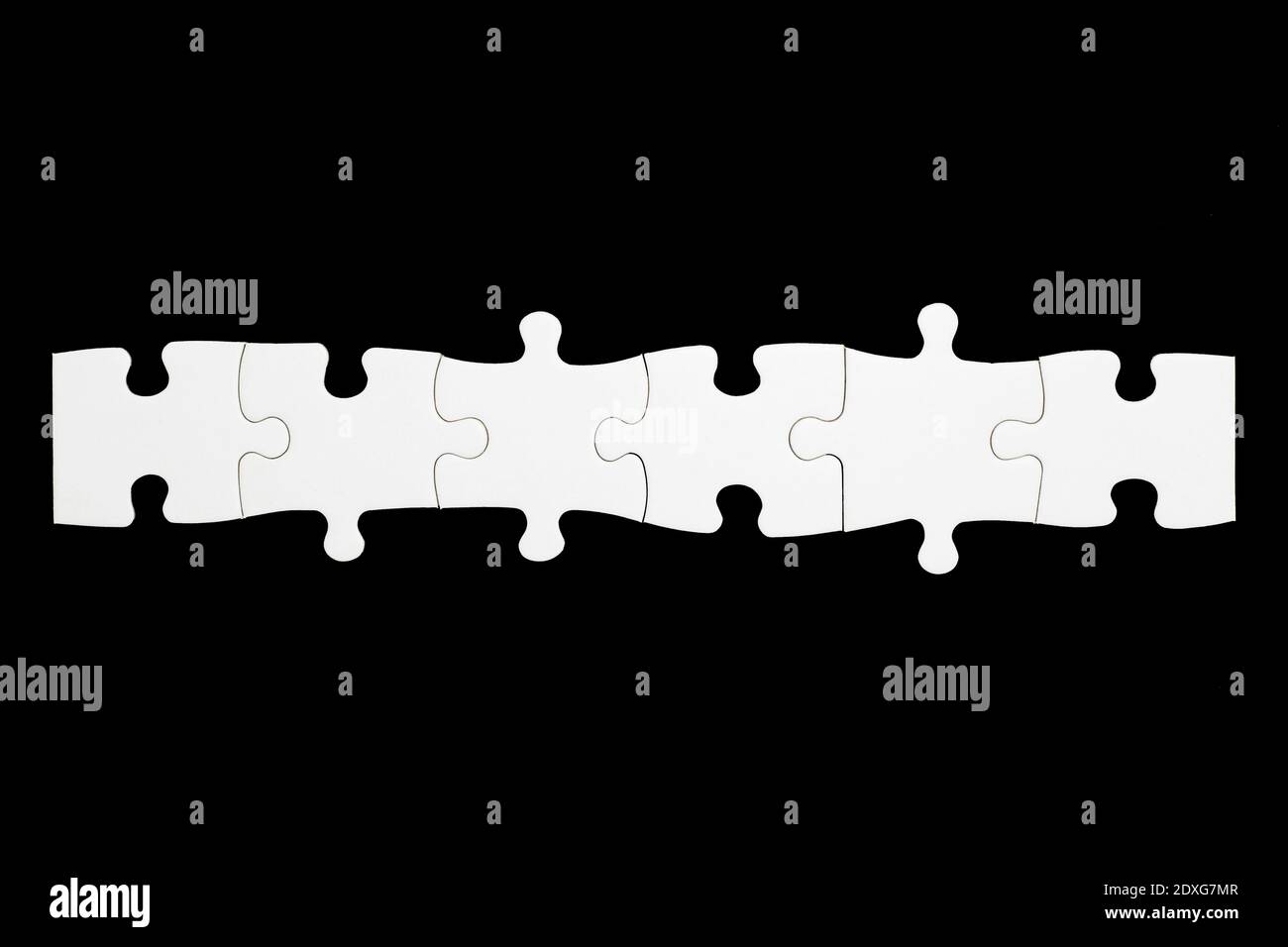 Un rompecabezas de 6 piezas blancas juntas. Para formar palabras poniendo letras en cada una de las piezas del rompecabezas. Espacio de copia Foto de stock