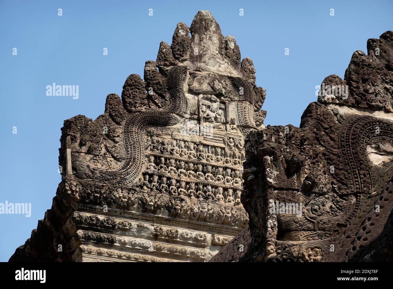 Bajo relieve en las paredes exteriores de Angkor Wat Foto de stock