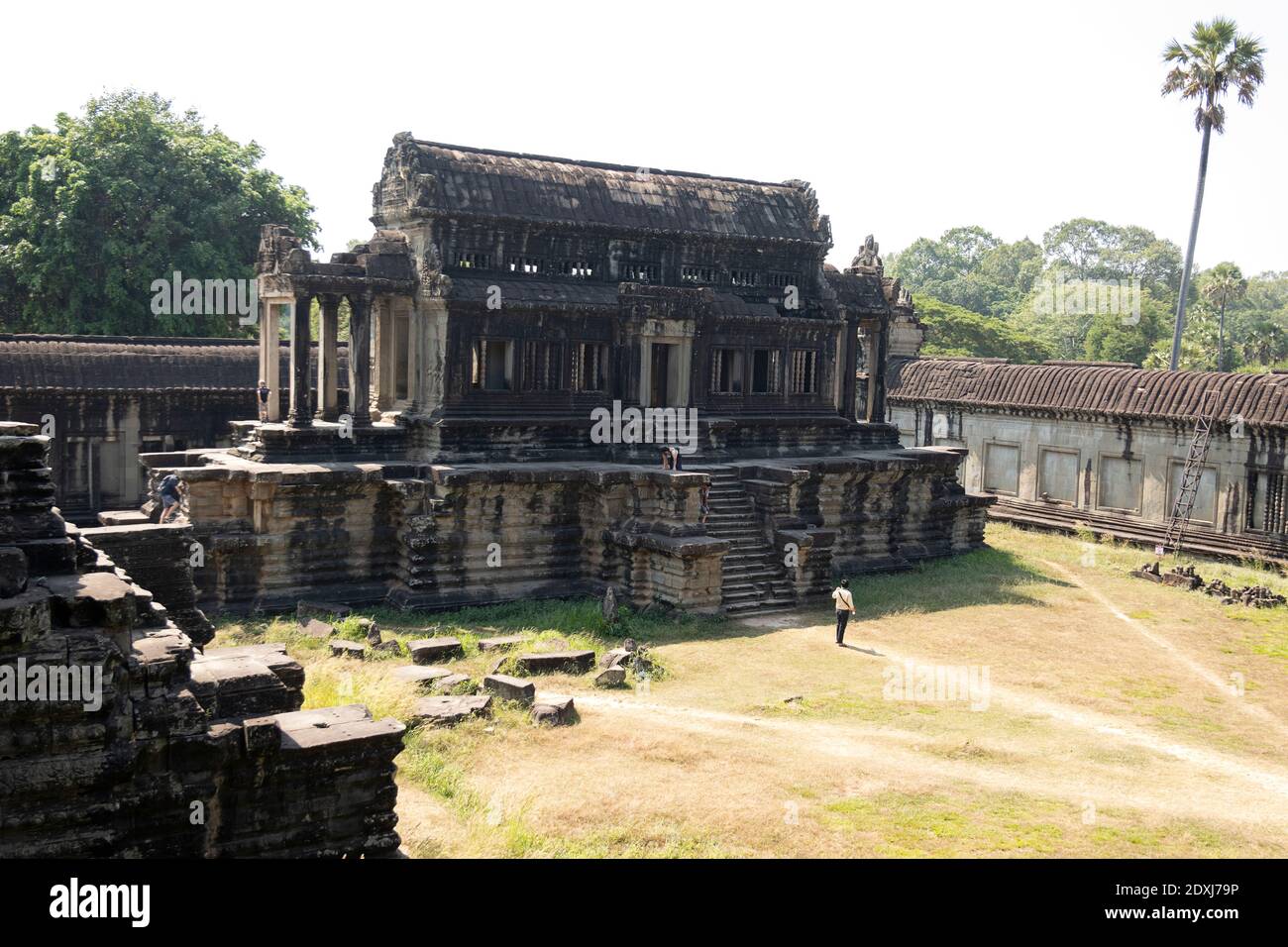 Un patio del antiguo templo de Angkor Wat Foto de stock