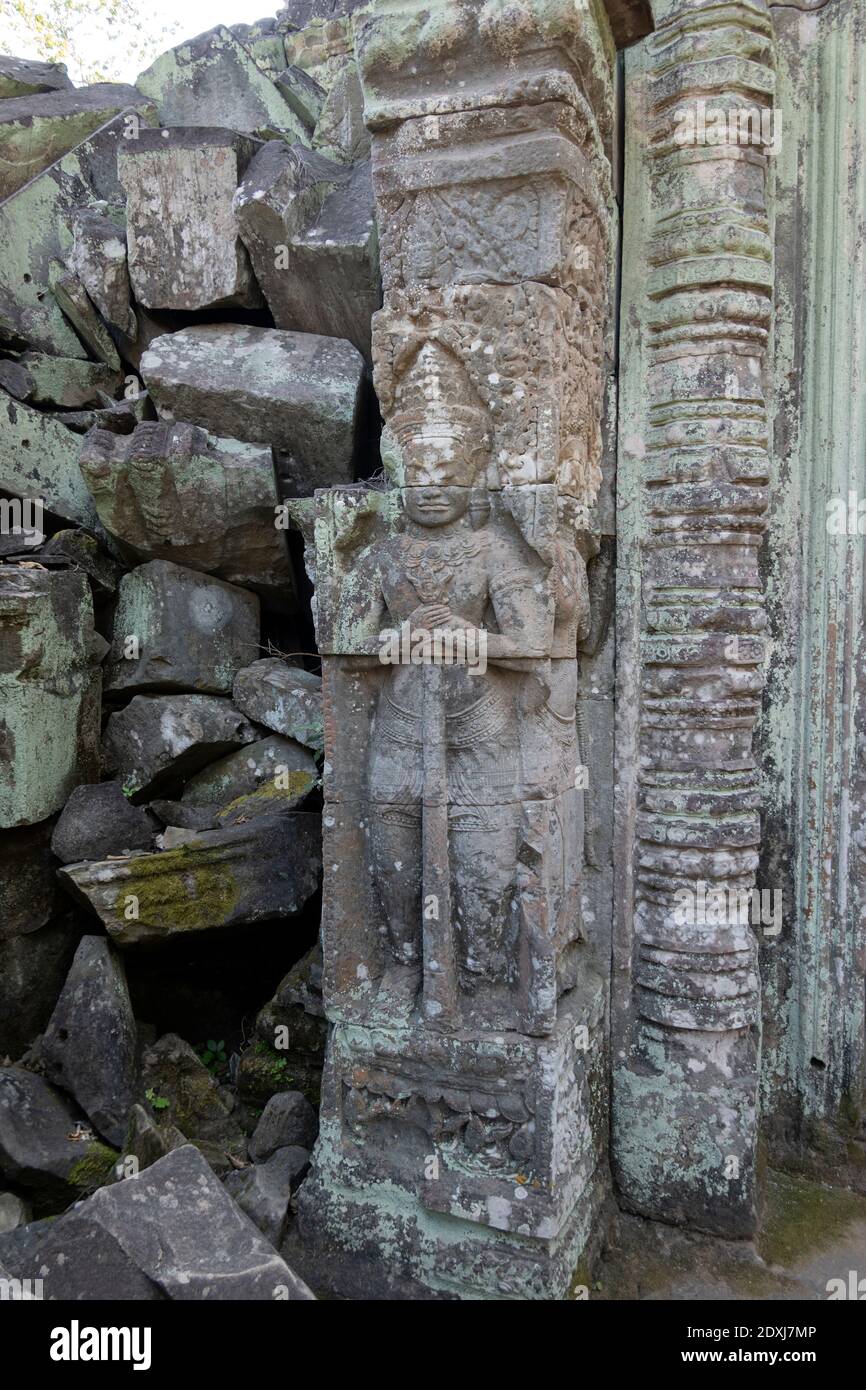 Bajo relieve en las paredes del templo de Preah Khan Foto de stock