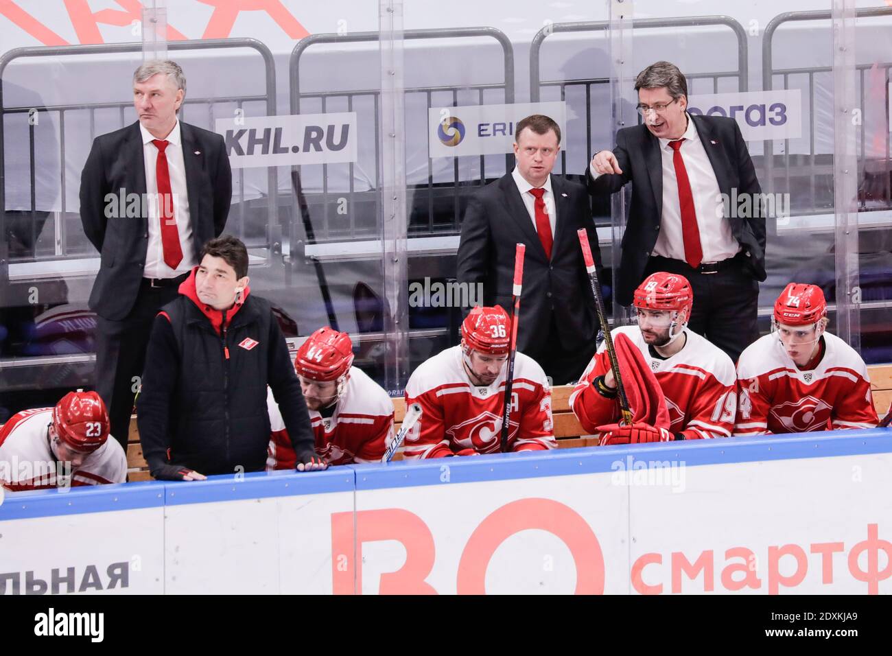 Moscú, Rusia. 23 de diciembre de 2020. 2020 23 de diciembre - Moscú, Rusia - Hockey sobre hielo KHL Spartak Moscú vs Podolsk Vityaz - entrenador Spartak Vitolinsh Khariysh y Solovyev Maksim Yurevich y Fedosov Vladimir Ivanovich crédito: Marco Ciccolella/Alamy Live News Foto de stock