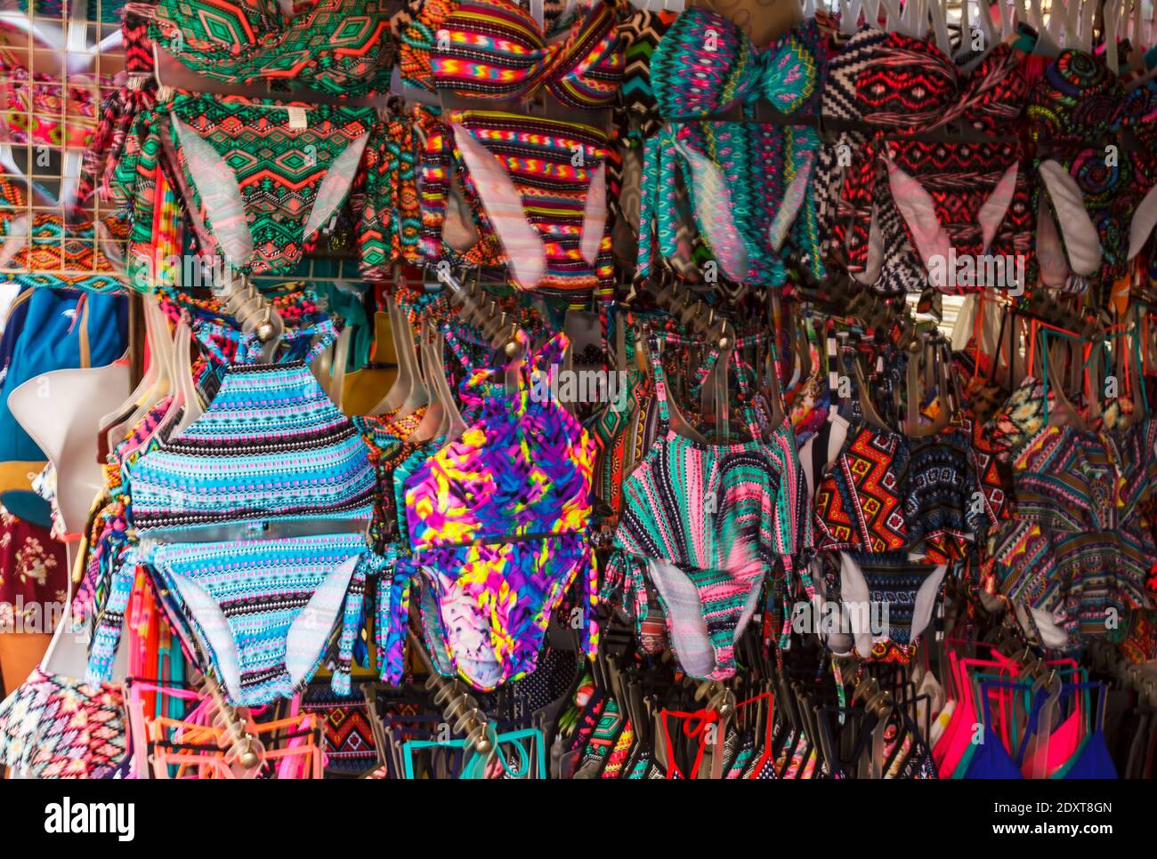 Imagen completa de Colorful Bikinis a la venta en el mercado Fotografía de  stock - Alamy