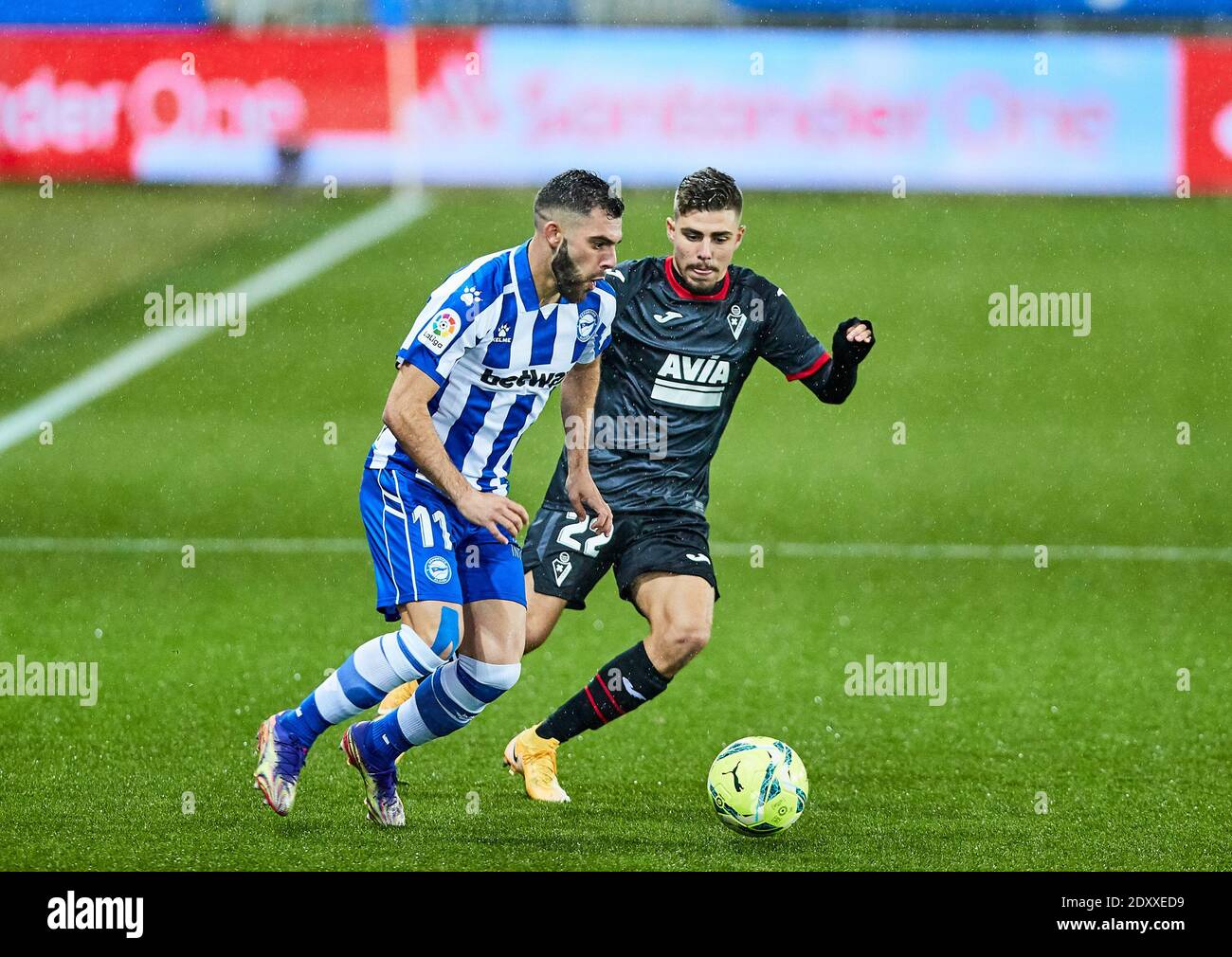 Luis Rioja de Deportivo Alaves durante el campeonato español la Partido de fútbol Liga entre Deportivo Alaves y SD Eibar SA / LM Foto de stock