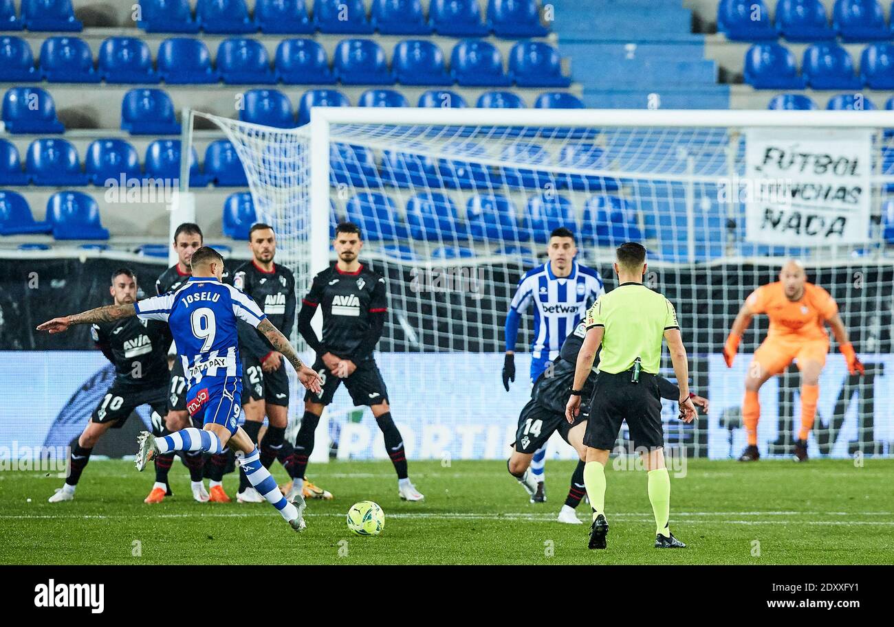 Joselu de Deportivo Alaves durante el campeonato de España la Liga partido de fútbol entre Deportivo Alaves y SD Eibar SAD el 23 de diciembre de 2020 en el estadio Mendizorroza en Vitoria, España - Foto Inigo Larreina / España DPPI / DPPI / LM Foto de stock