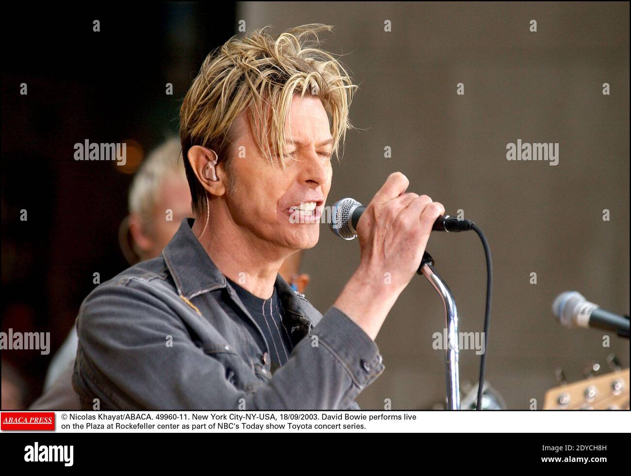 La veterana estrella de la música David Bowie ha roto años de silencio y  especulación para lanzar su primer single y álbum en una década. El  cantante de glam-rock, que disparó a