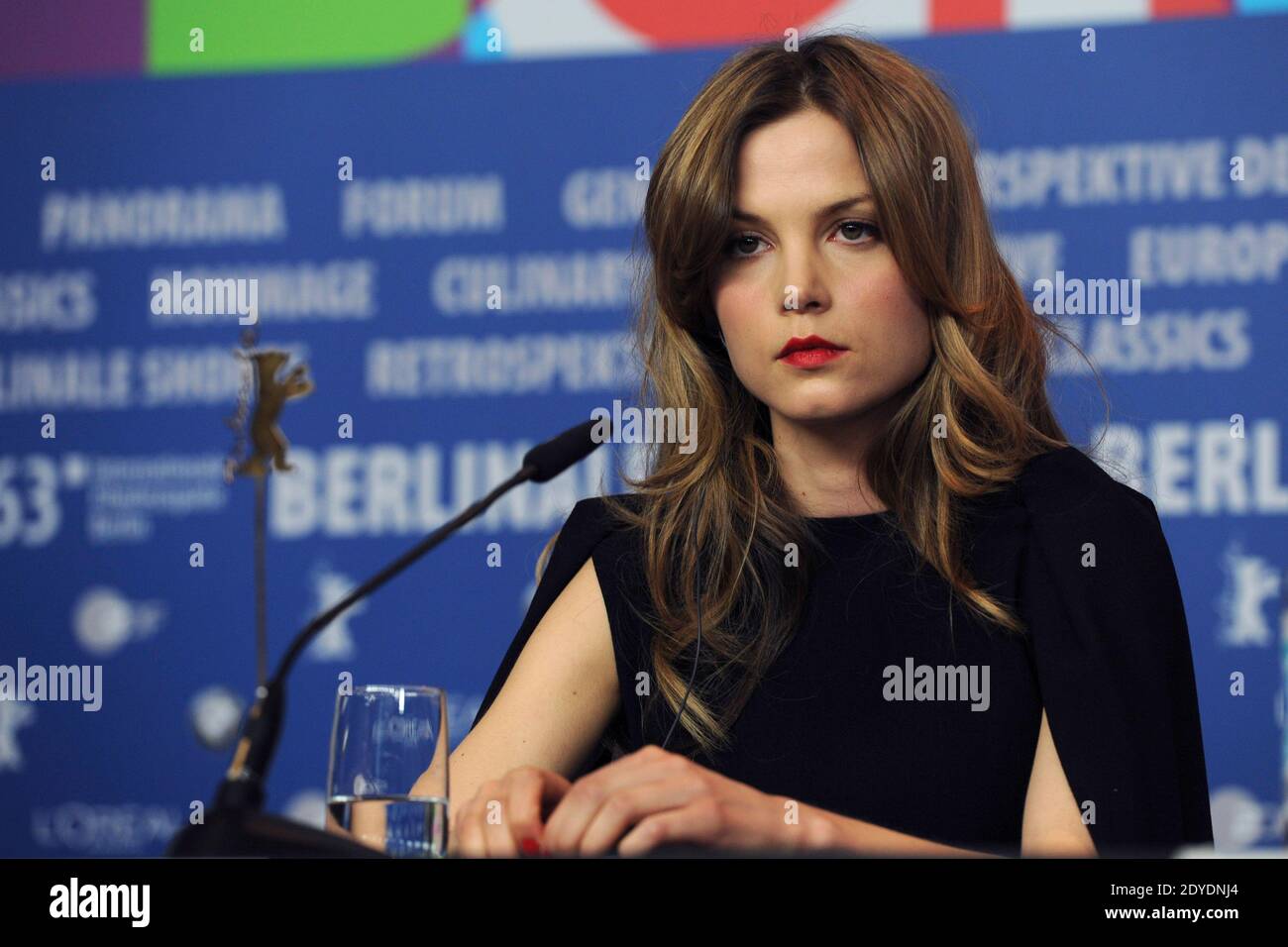 Sylvia Hoeks asiste a la rueda de prensa "la mejor oferta" durante el 63° Berlinale, Festival Internacional de Cine de Berlín en Berlín, Alemania, el 12 de febrero de 2013. Foto de Aurore Marechal/ABACAPRESS.COM Foto de stock