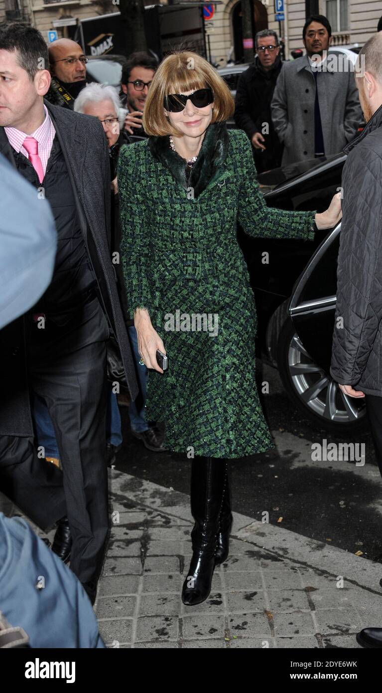 Anna Wintour llega al espectáculo de la colección de invierno-otoño de  2013-2014 de Balenciaga, que se celebra en la boutique de Balenciaga,  Avenue George V en París, Francia, el 28 de febrero