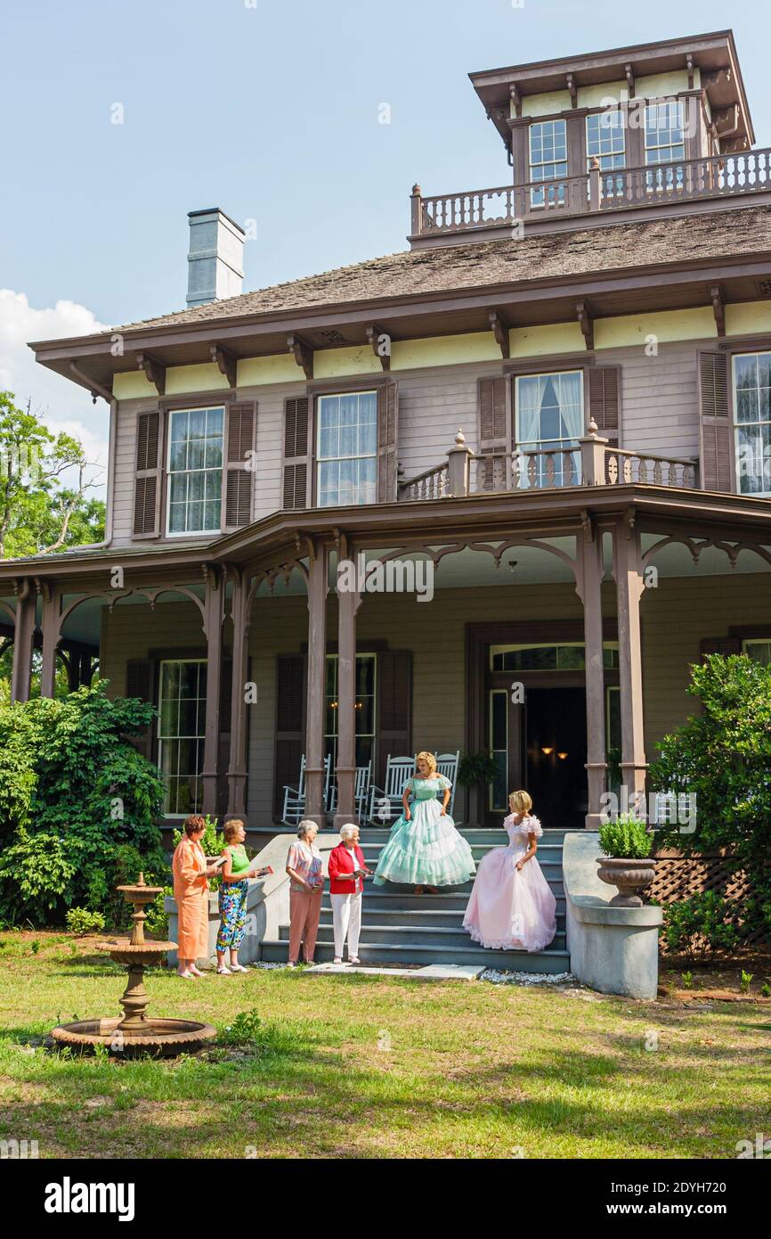 Alabama Eufaula Fendall Hall Young–Dent Home, estilo italiano casa museo histórico 1860, guías belles mujeres visitantes período vestidos entrada frontal ex Foto de stock