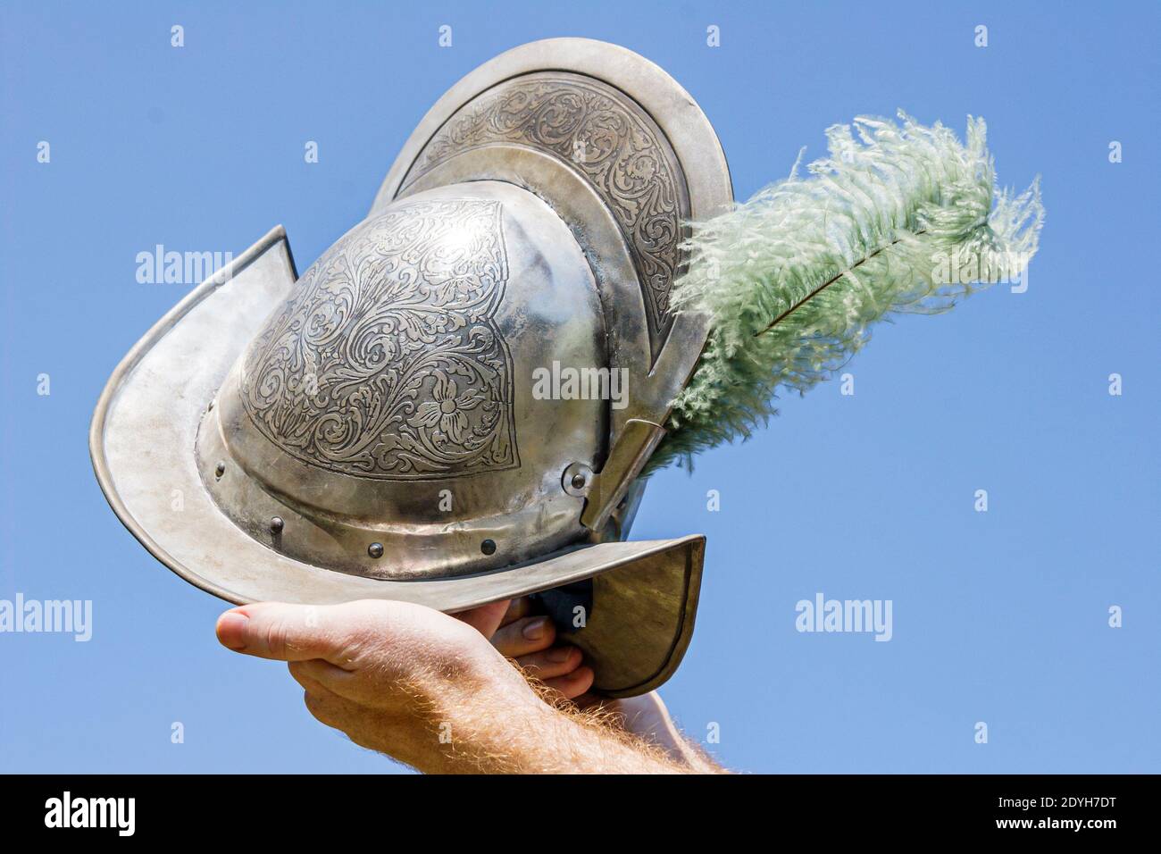 Spanish conquistador helmet fotografías e imágenes de alta resolución -  Alamy