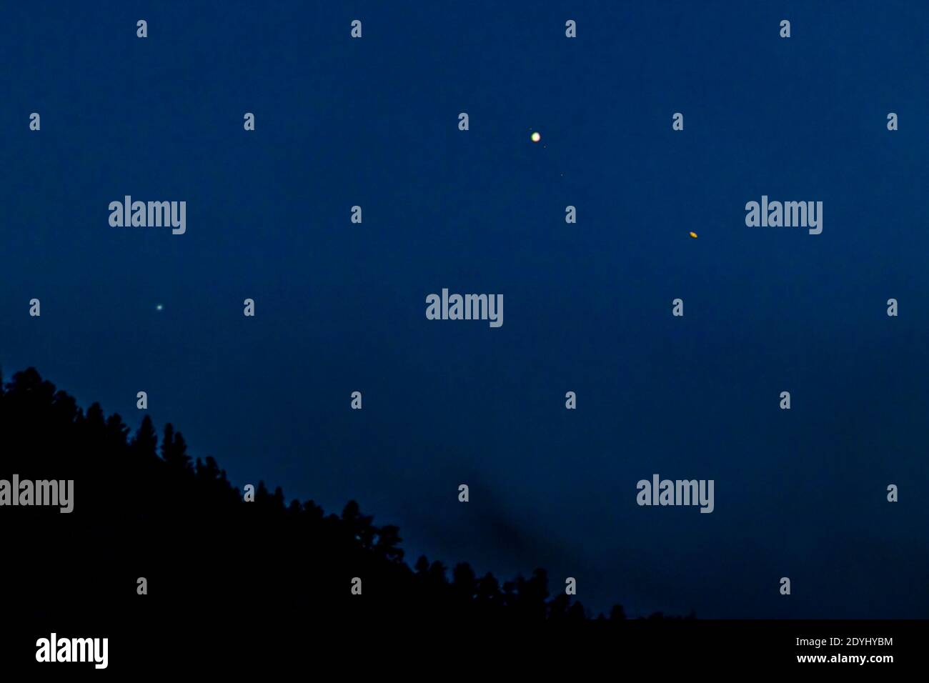 Rara “Estrella de Navidad” 23 de diciembre de 2020; convergencia de dos planetas más grandes en nuestro sistema solar; Júpiter y Saturno; Colorado central; EE.UU Foto de stock